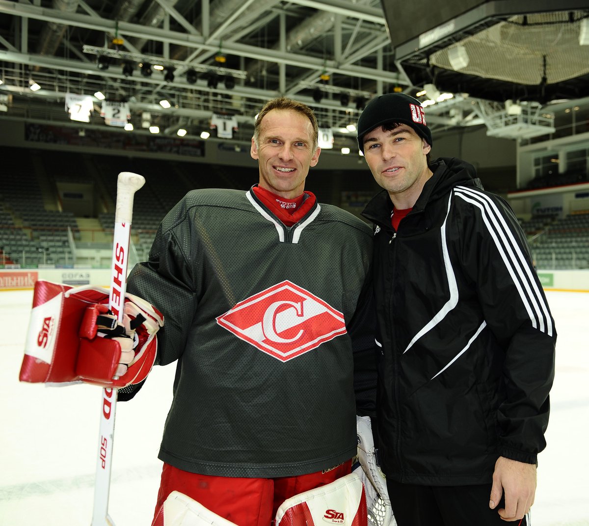 2010. V KHL chystal Dominik Hašek chytal za Spartak Moskva. Potkal se tam s Jaromírem Jágrem, který působil v Omsku.