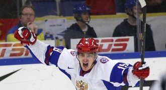 Ruský střelec se po gólu smál Američanům. Sudí ho za to vyloučil