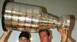 Petr Sýkora a Patrik Eliáš přivezli v létě 2000 Stanley Cup do Česka