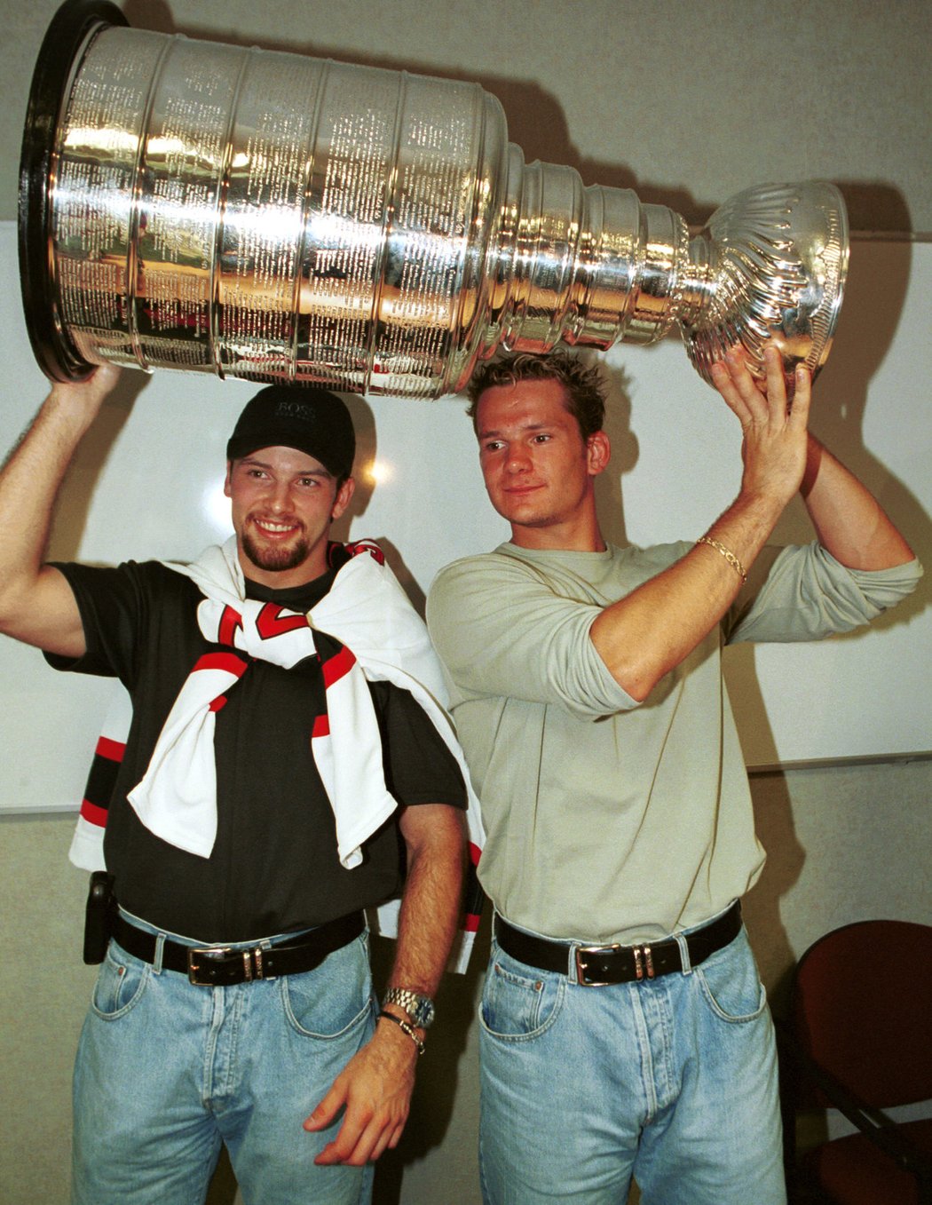 Petr Sýkora a Patrik Eliáš přivezli v létě 2000 Stanley Cup do Česka