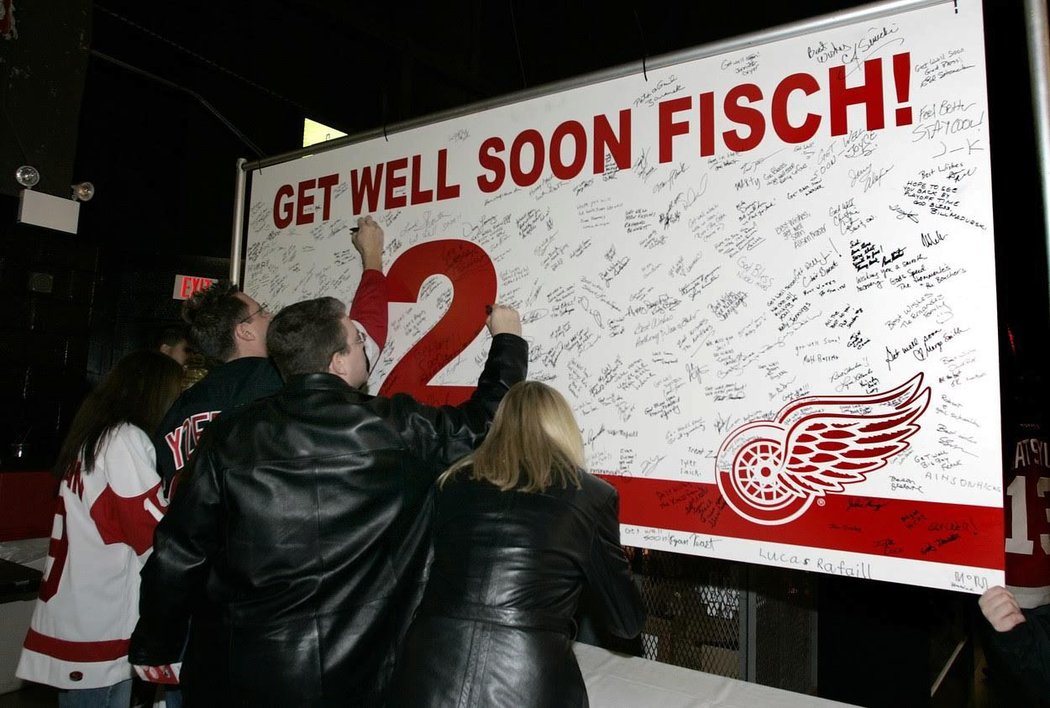 Fanoušci Detroitu přáli Jiřímu Fischerovi brzké uzdravení