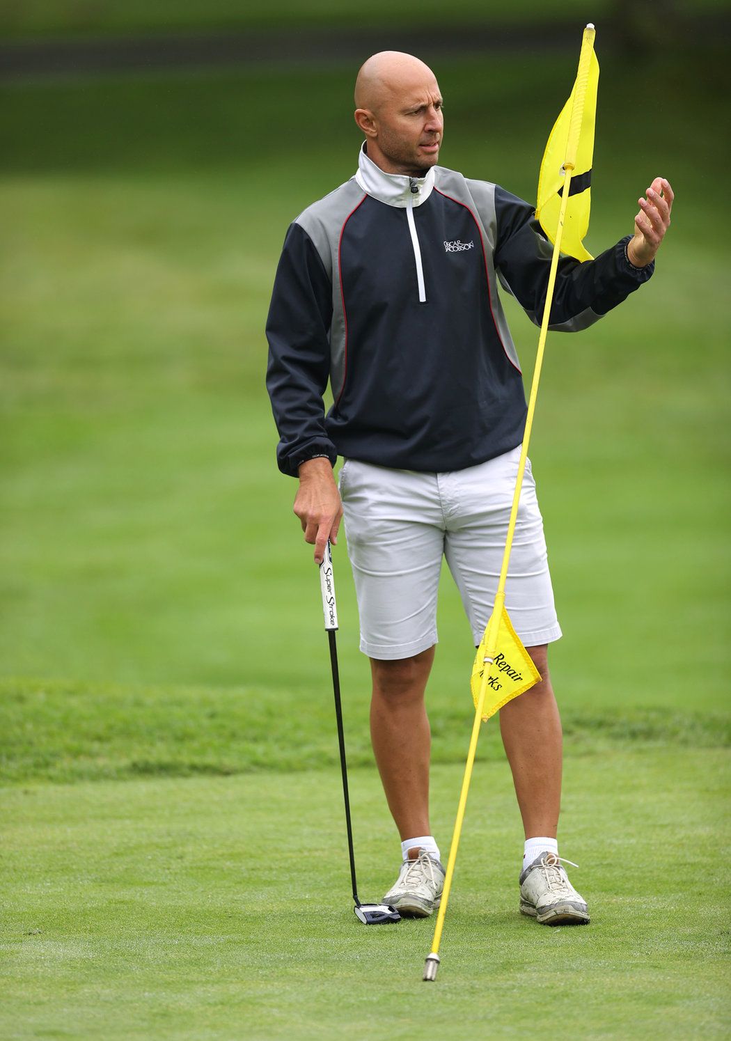 Martin Ručinský v silném větru na golfu