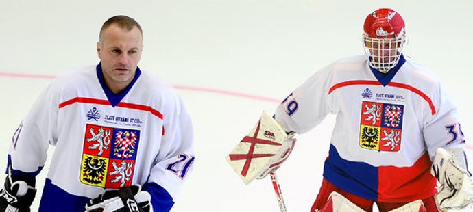 Bývalí vynikající hokejisté Dominik Hašek a Robert Reichel se postavili na led nedávno, byť už jen v exhibici. Při MS 2015 budou za svou kariéru oceněni