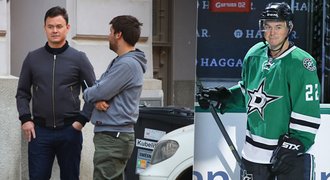 Šokující svědectví o cestě hokejisty Hudlera: Z letadla ho odvedla policie!