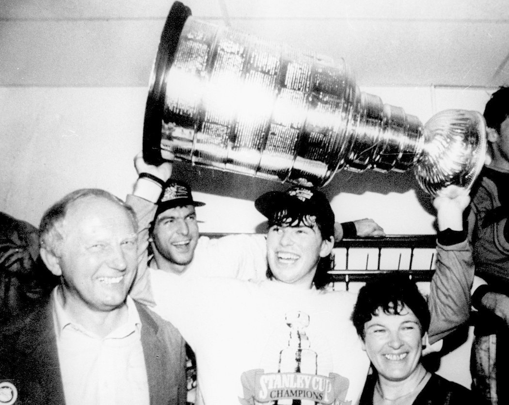 Jaromír Jágr v roce 1991 přivezl do Česka Stanley Cup, který vyhrál s Pittsburghem