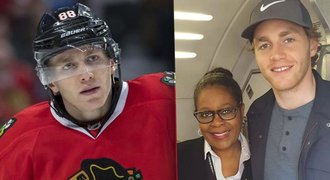 Neuvěřitelné gesto hvězdy z NHL. Kane poslal vojáka v letadle do první třídy