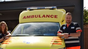 Záchranáři Kristýna a Jiří zachránili hokejového fanouška, který na stadionu ve Zlíně zkolaboval.