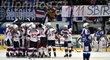 Hokejisté Pardubic se radují po vítězství v Brně