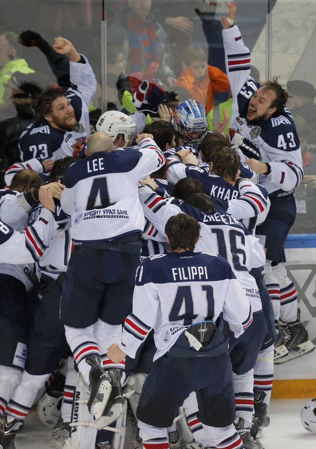 Z titulu v KHL se radují i čeští hokejisté Jan Kovář a Tomáš Filippi