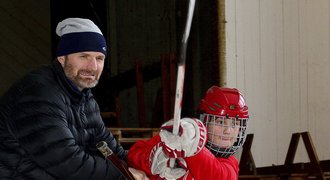 Marha pomáhá vzdělávat hokejisty a varuje: K hráčům se chováme žalostně