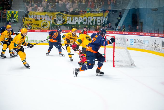 Čtvrtfinále Maxa ligy: Slavia vybojovala pátý zápas. Vsetín selhal v Litoměřicích a končí Čtvrtfinále Maxa ligy: Slavia vybojovala pátý zápas. Vsetín selhal v Litoměřicích a končí