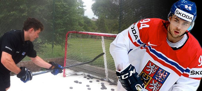 Dominik Simon hokejově dorostl na umělém ledě, který měl u baráku.