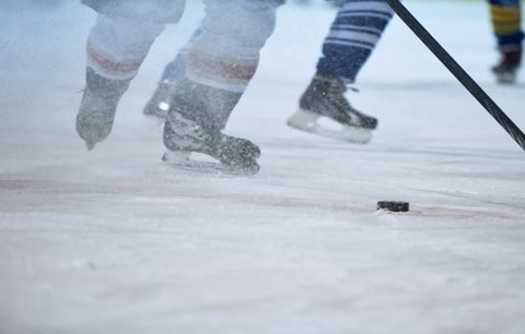 Hokejový šampionát juniorů se vrací do Evropy. Napodobí Češi loňský úspěch?