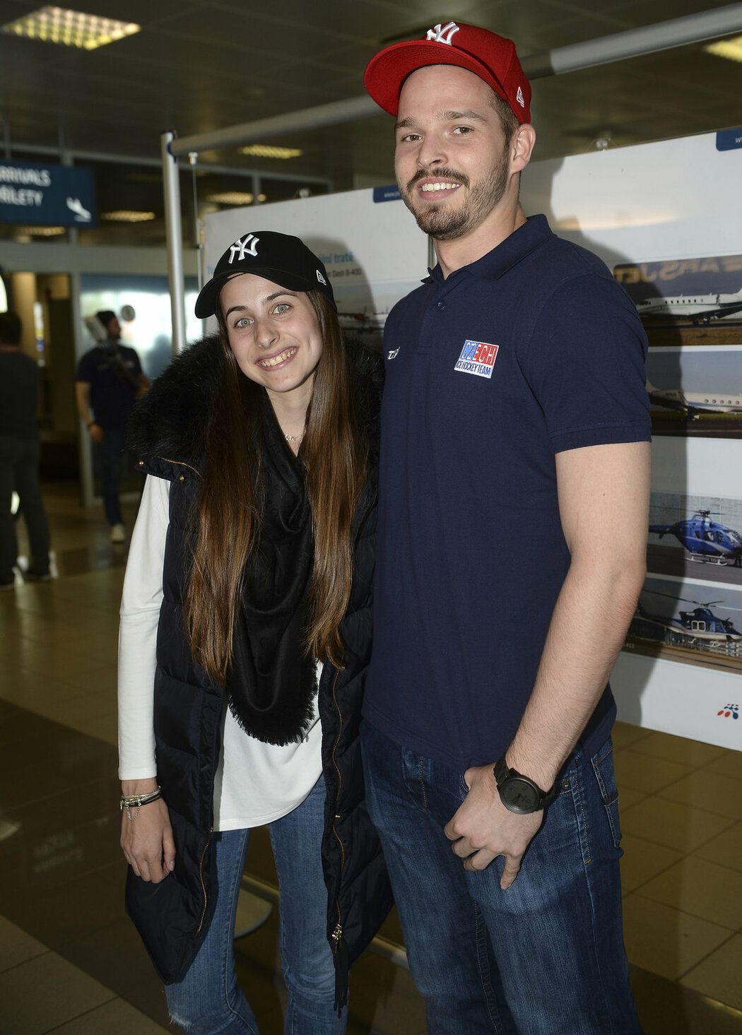 Hokejový gólman Dominik Furch s partnerkou Kateřinou