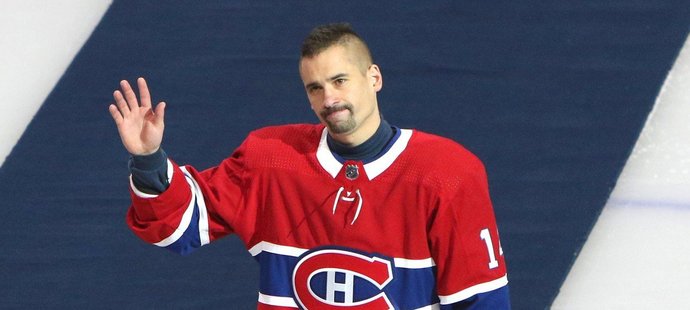 Tomáš Plekanec zdraví fanoušky Montrealu po jubilejním zápasu v NHL