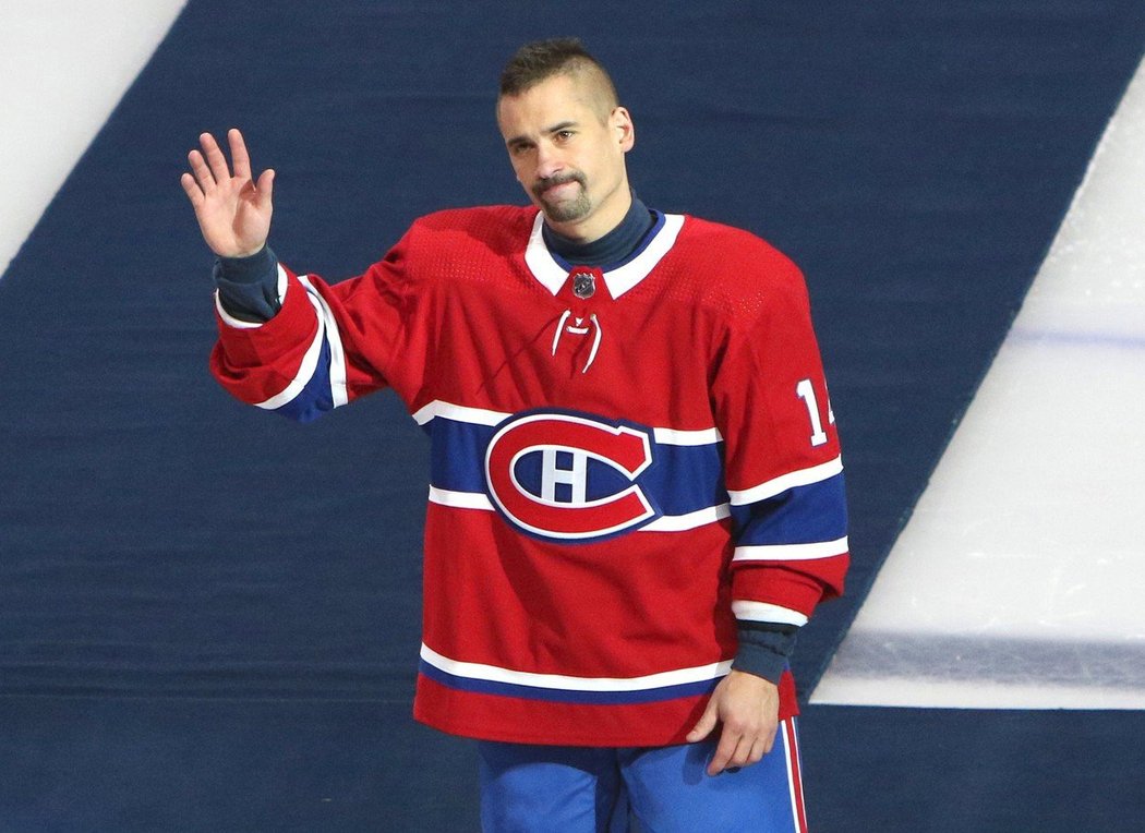 Tomáš Plekanec zdraví fanoušky Montrealu po jubilejním zápasu v NHL