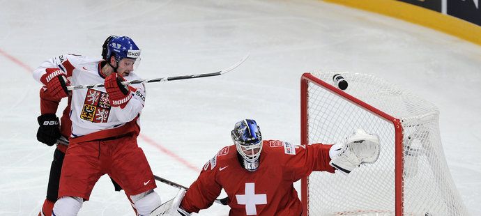 Českým hokejistům se proti Švýcarům v posledních letech nedaří.