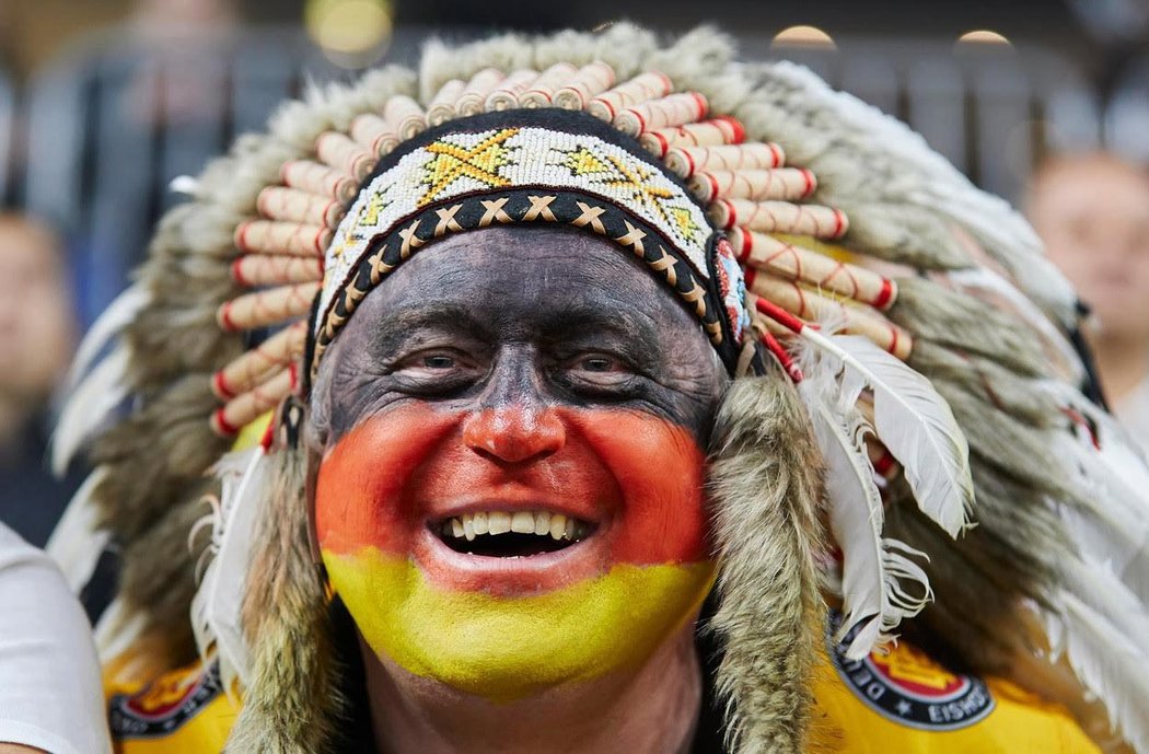 V Německu to při zápasech žilo mnohem víc než ve Francii. V Kolíně nad Rýnem podporoval domácí také indiánský náčelník.