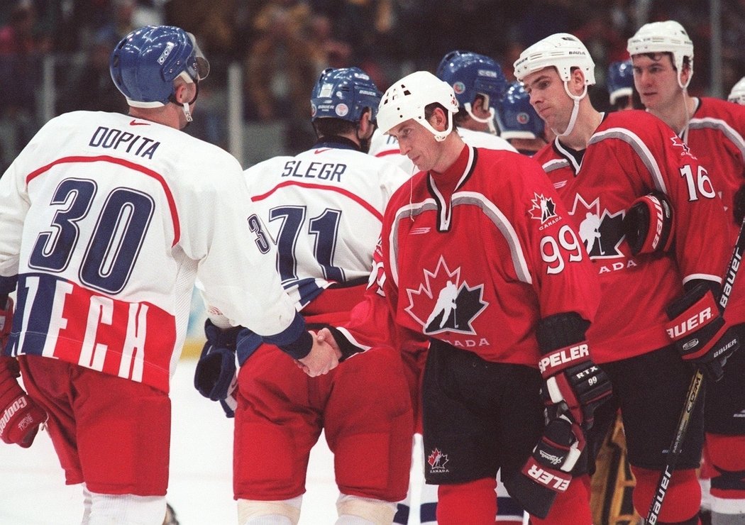 Před českým týmem se musela sklonit po semifinále i kanadská legenda všech legend Wayne Gretzky