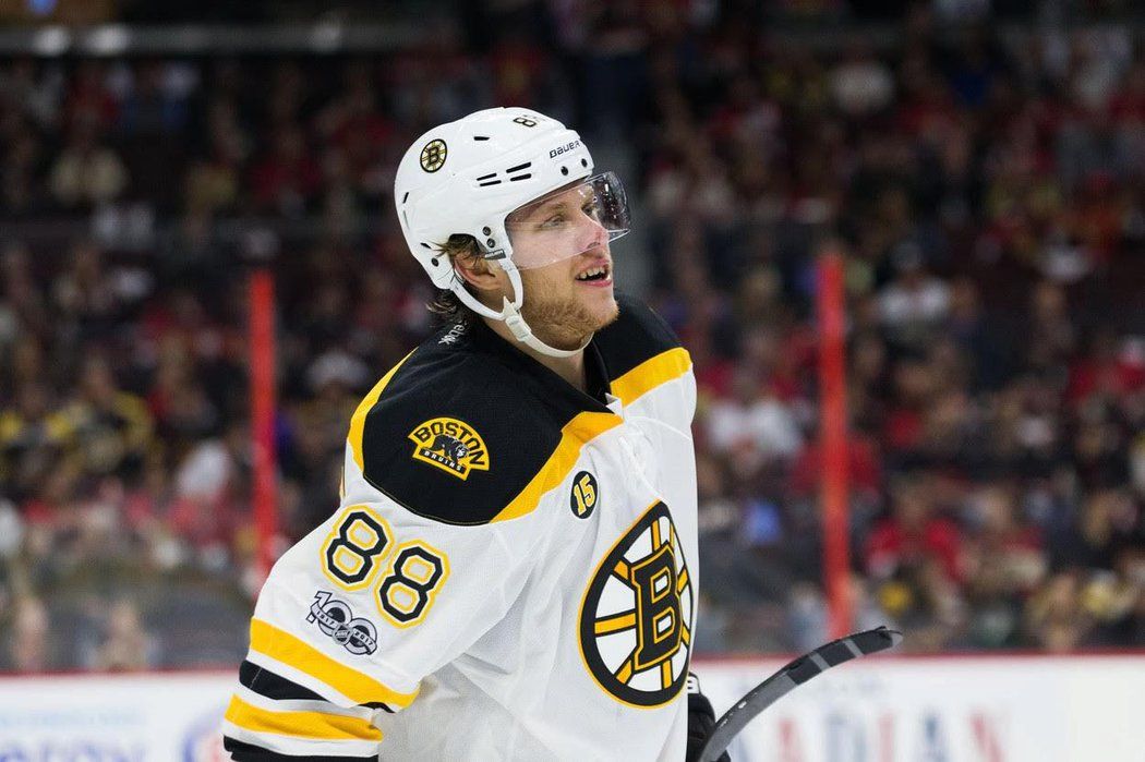 David Pastrňák stále čeká na dohodu s Bruins