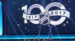Hvězdy pěkně pohromadě. Patrick Kane, Duncan Keith, Jonathan Toews, Alexandr Ovečkin, Sidney Crosby a Jaromír Jágr na pódiu při vyhlašování sta nejlepších hráčů v historii NHL.