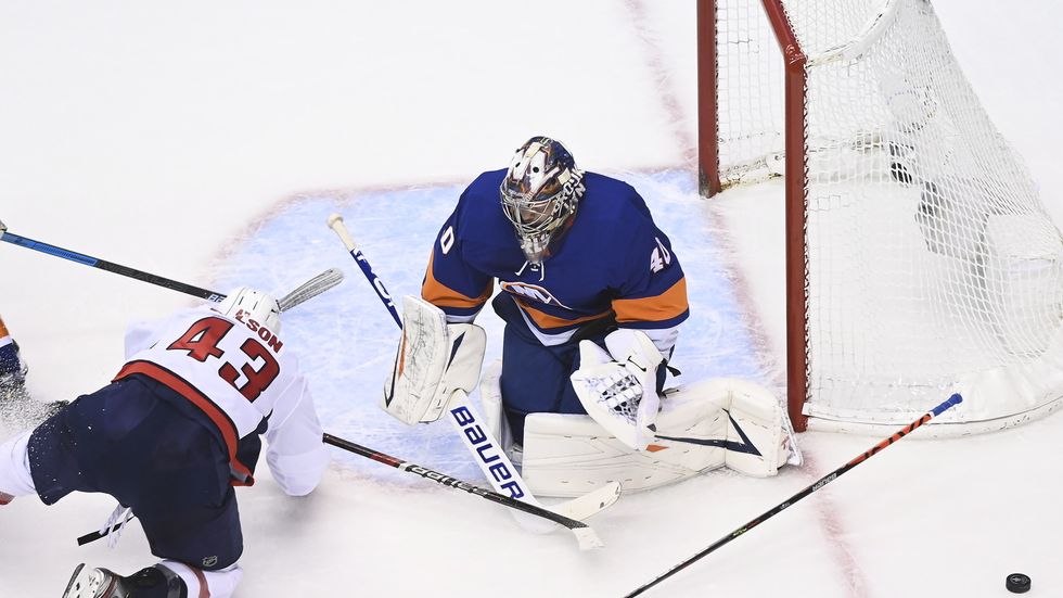 Brankář Semjon Varlamov září během play off v brance New York Islanders