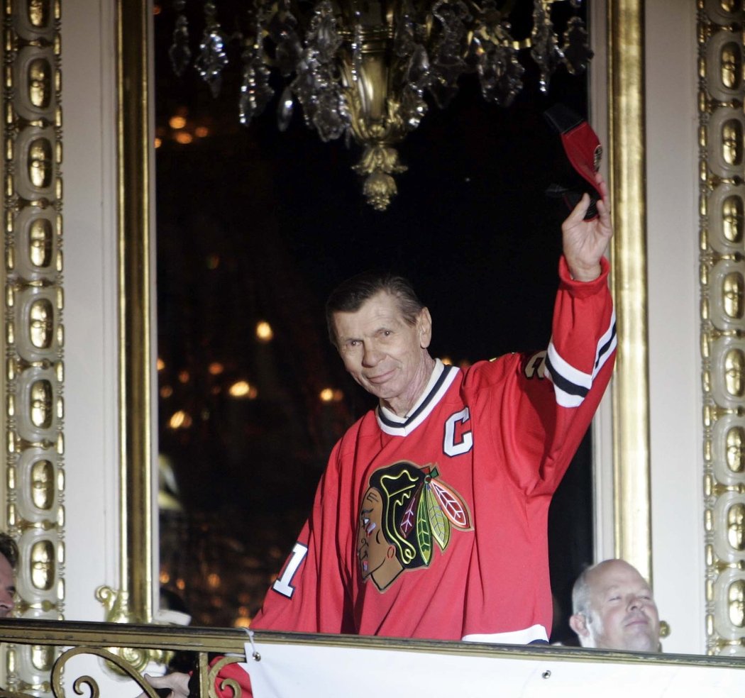 Stan Mikita nosil v Chicagu kapitánské céčko.