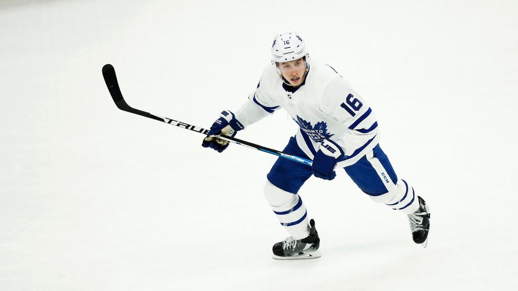 Byla to největší letní sága v NHL. Na straně jedné mladá hvězda Mitch Marner, který se svými výkony zařadil mezi největší hvězdy celé ligy. Na straně druhé Toronto, hvězdný mančaft, který ale má velké problémy pod platovým stropem.