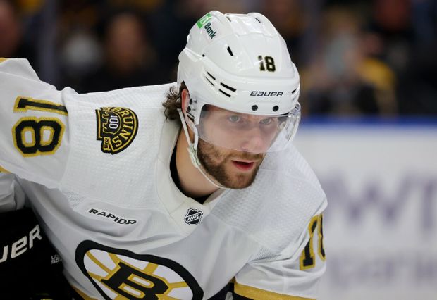 Útočník Pavel Zacha v dresu Bostonu Útočník Pavel Zacha v dresu Bostonu
