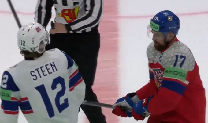 MS v hokeji ONLINE: Nor Steen se vyjádřil k pozápasové roztržce s Hronkem MS v hokeji ONLINE: Nor Steen se vyjádřil k pozápasové roztržce s Hronkem