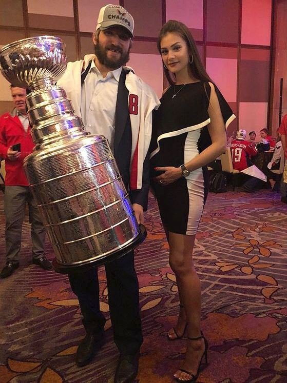 Alexandr Ovečkin si oslavy se Stanley Cupem uměl pořádně užít