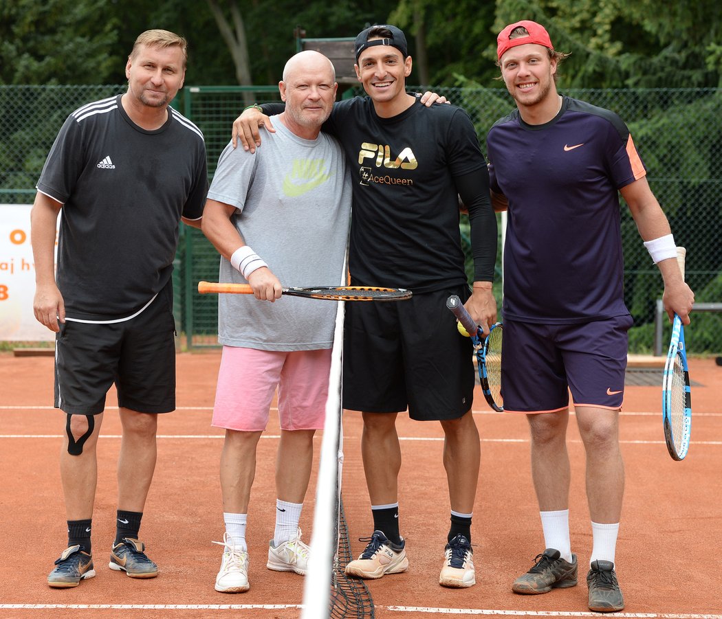 2018. Vybraná společnost. Fotbalisté Horst Siegl, Ivan Hašek, manažer a manžel tenistky Karolíny Plíškové Michal Hrdlička a David Pastrňák.