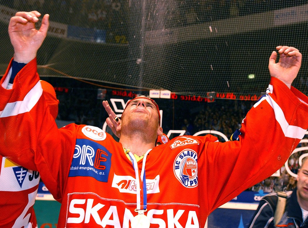 2003. Radek Duda a oslavy titulu Slavie.