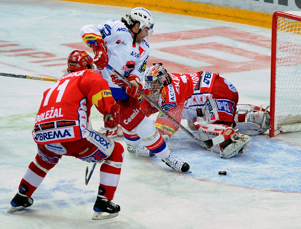 2009. Radek Duda v dresu Českých Budějovic dává gól &#34;své&#34; Slavii.