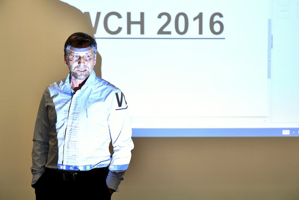 Reprezentační trenér Josef Jandač při přednášce pro ostatní kouče nejen o Světovém poháru