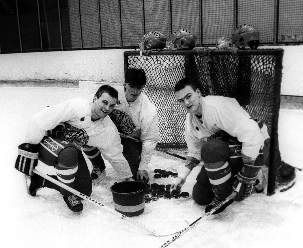 1990. Budoucí hvězdy ještě jako benjamínci. Robert Reichel, Jaromír Jágr a Robert Holík.