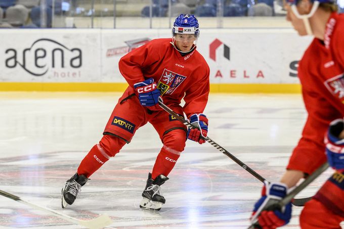 Benák: Musím makat víc než velcí hráči, trendy v lize jsou mi jedno. NCAA mě přiblíží k NHL Benák: Musím makat víc než velcí hráči, trendy v lize jsou mi jedno. NCAA mě přiblíží k NHL