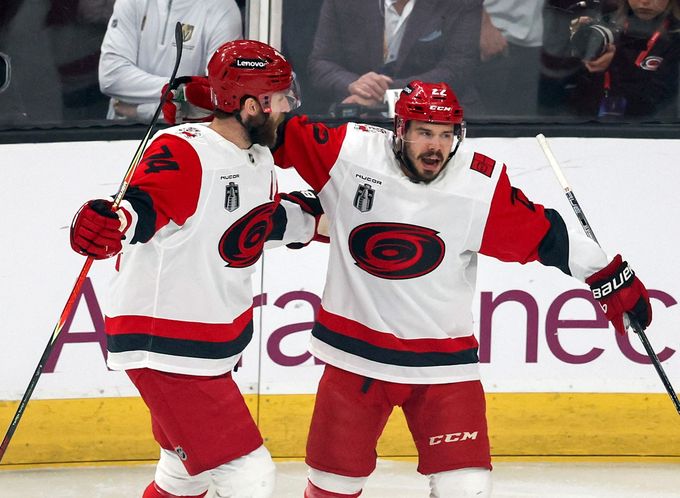 ONLINE: Vegas - Carolina. Hurricanes jsou krok od Stanley Cupu, vynutí si Hertl a spol. sedmý zápas? ONLINE: Vegas - Carolina. Hurricanes jsou krok od Stanley Cupu, vynutí si Hertl a spol. sedmý zápas?