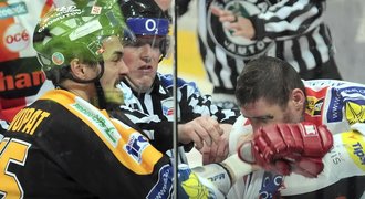 NEJ bitky hokejové extraligy: Vopat rozparovač, nezklamal Kočí či Hollweg