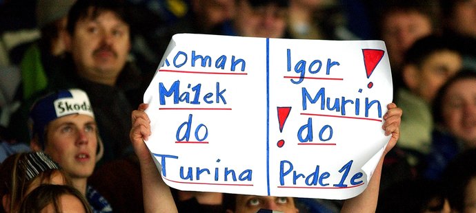 2006, Plzeň -Zlín. V Plzni doporučovali fanoušci svého tehdejšího brankáře Romana Málka do olympijského týmu, naopak hostující Igor Murín se nedočkal lichotivého hodnocení.