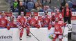 Zklamaní hokejisté Třince po porážce s Chomutovem