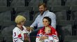 Voráčkova maminka a přítelkyně Nicole se synem Jackem v hledišti během mistrovství světa