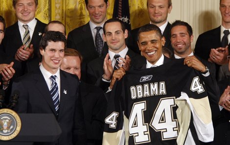 Obama každoročně hostí vítěze Stanley Cupu.