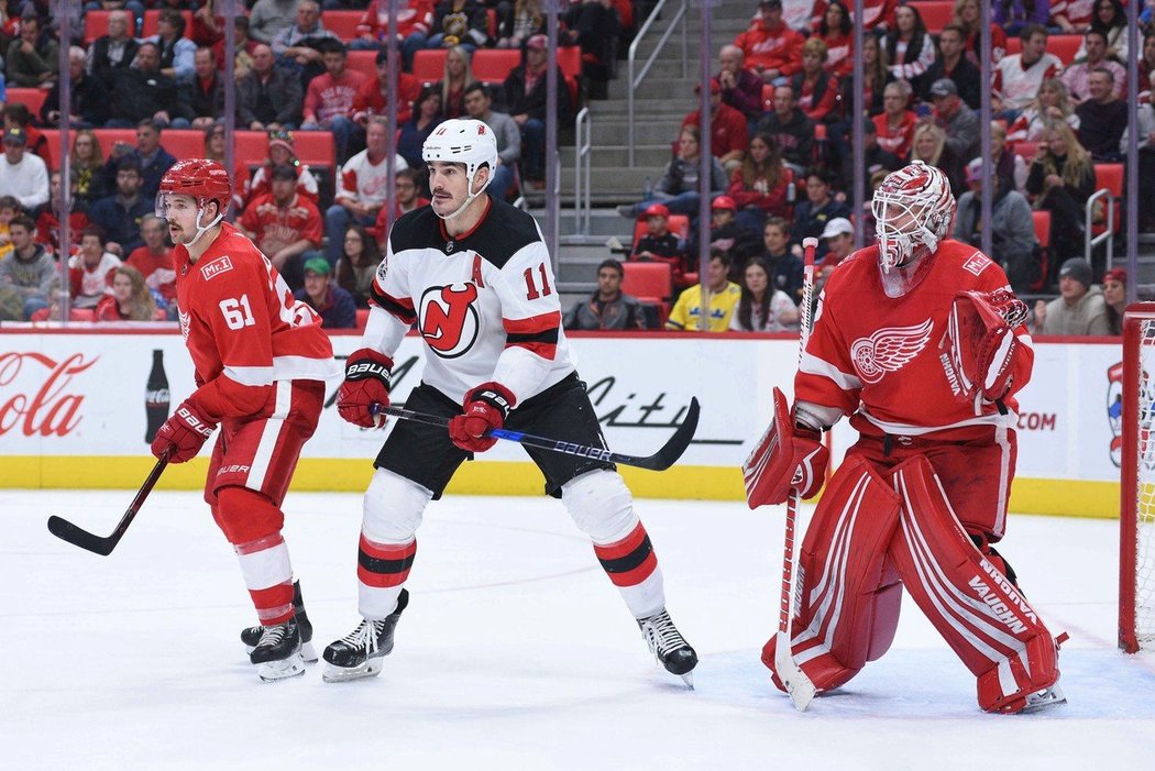 Do branky se místo Petra Mrázka postavil ve třetí třetině Jimmy Howard