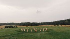 Stonehenge v jihočeských Holašovicích