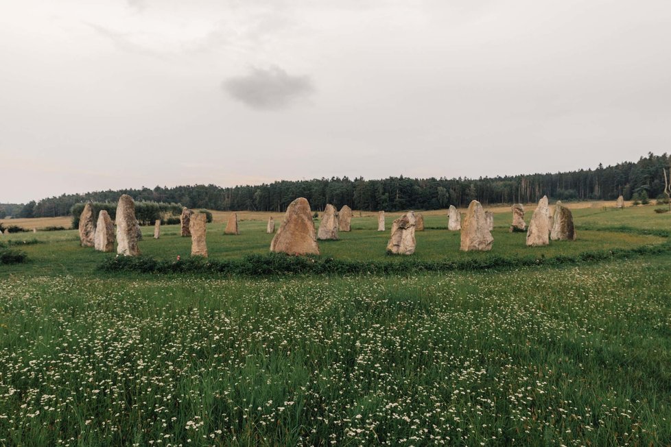 Stonehenge v jihočeských Holašovicích