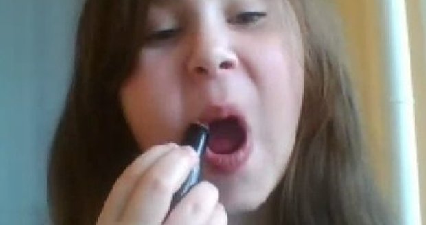 Holčička radí, jak být krásná na rande.