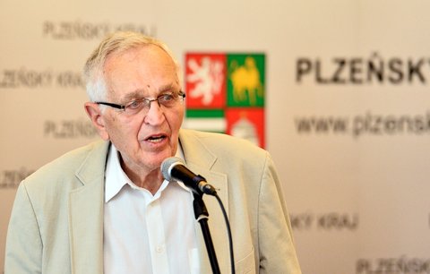 Odešel matematik a rektor Jiří Holenda (90): Šel si za svou vizí a uspěl