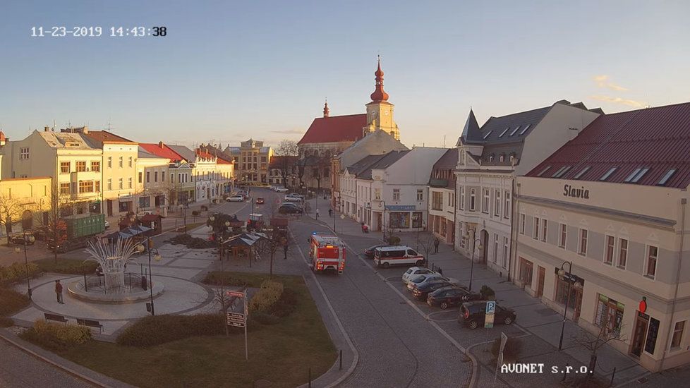 V Holešově spadl strom! Budou mít Vánoce bez stromku?