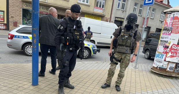 Pachatele policisté zadrželi v deset kilometrů vzdálené obci Fryšták.